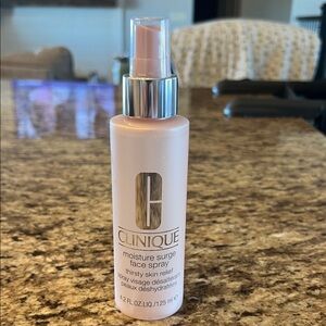 Clinique Moisture Surge Face Spray - Soft Pink